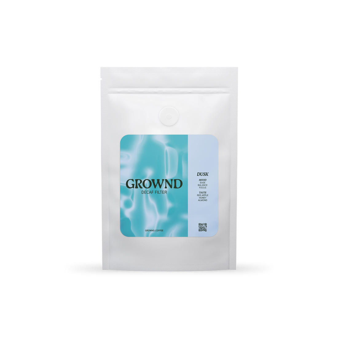19grams GROWND Dusk Filter Decaf – Freigestellter Kaffeebeutel mit türkisfarbenem Wasser-Label in Vorderansicht vor weißem Hintergrund