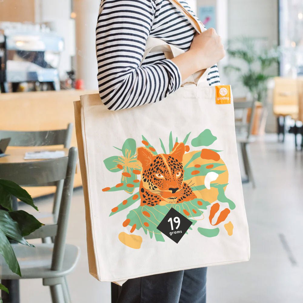 19grams Roast for the Roar Projektkaffee Jutetasche Mockup – Merchandise von 19grims.com Roasters Berlin