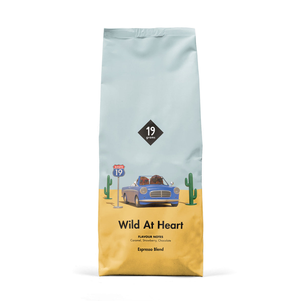 19grams Wild At Heart Espresso – 1kg Packung – Produktfoto der Verpackung mit Illustration eines blauen Cabrios zwischen Kakteen in der Wüste