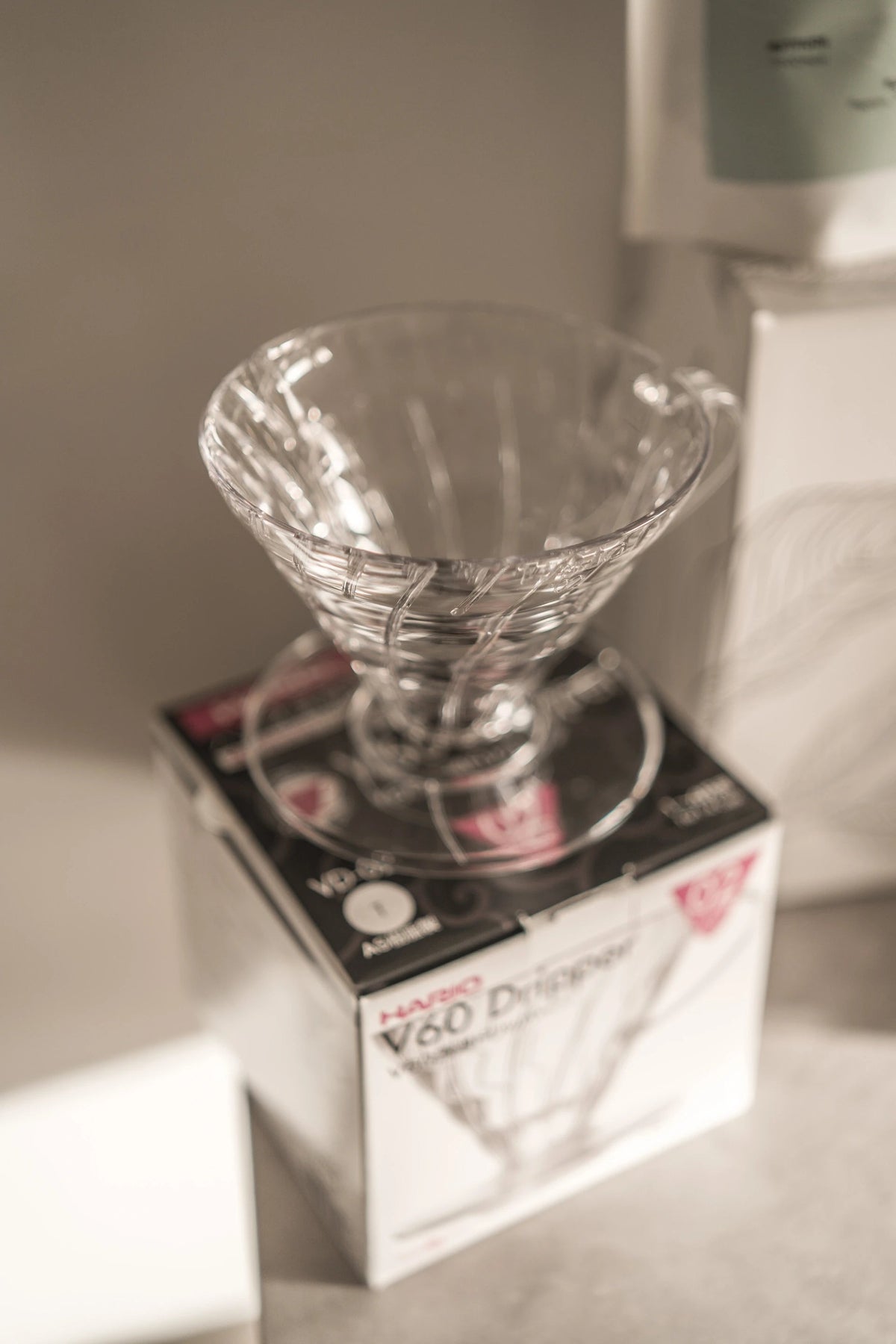 19grams Hario V60 Kunststoff Filter 02 Dripper Produktfoto - V60 Filterkaffee Dripper kaufen bei 19grams Berlin