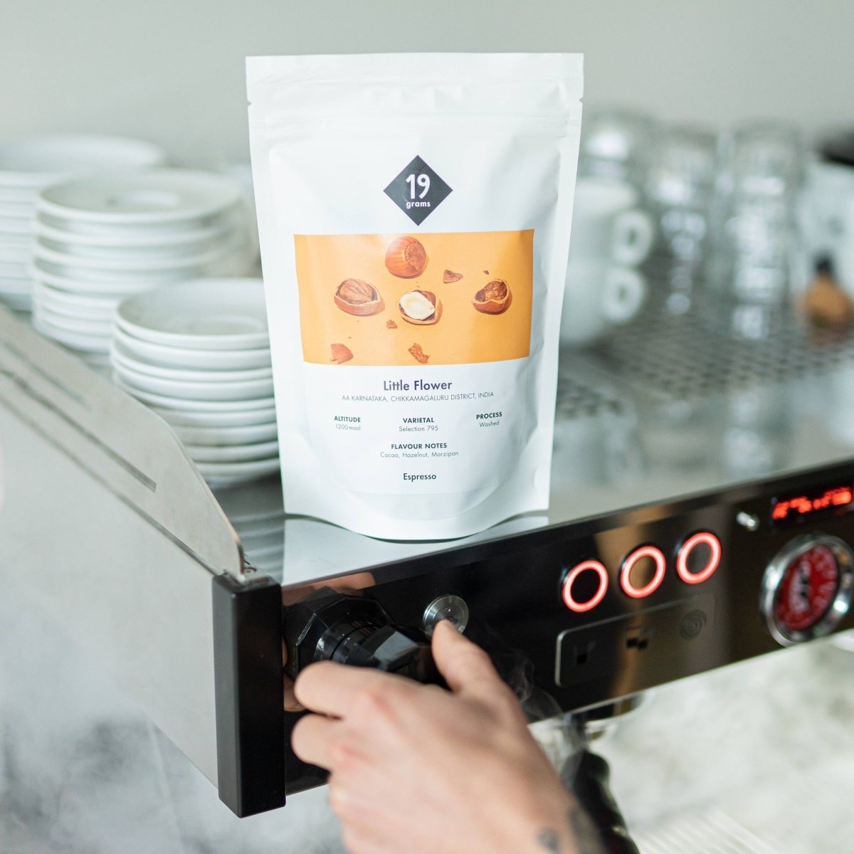 Laden Sie das Video: Little Flower - Indien in der Tasse