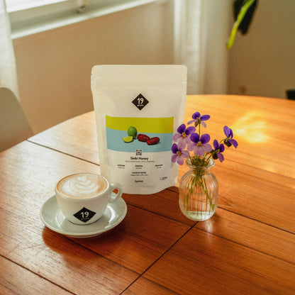 19grams Simbi Honey Espresso Kaffeebeutel Mood-Shot – Honey-Aufbereitung, Bourbon aus Huye, Ruanda, Specialty Coffee Rösterei Berlin
