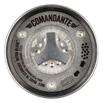 Comandante C40 MK4 Nitro Blade Handmuhle Schwarz Gesamtansicht Freisteller weisser Hintergrund - Handmuhle bei 19grams Berlin